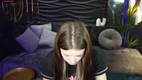Snapshot of lily_moonlight chatting on January 26, 6:49 am Lily online show from January 26, 6:49 am