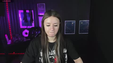 Snapshot of lily_moonlight chatting on February 13, 7:56 am Lily online show from February 13, 7:56 am