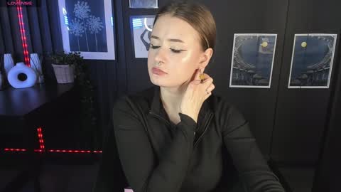 Snapshot of lily_moonlight chatting on January 22, 12:27 pm Lily online show from January 22, 12:27 pm