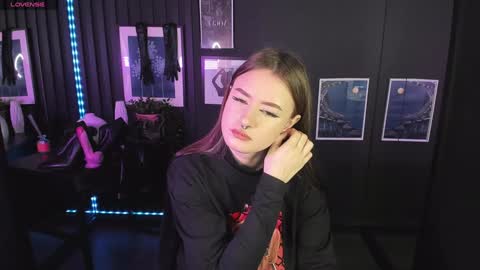 Snapshot of lily_moonlight chatting on January 14, 8:41 am Lily online show from January 14, 8:41 am