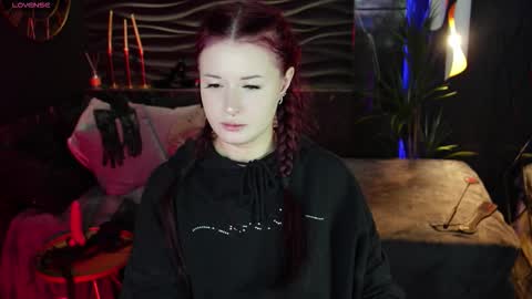 Snapshot of lily_moonlight chatting on October 22, 7:46 am Lily online show from October 22, 7:46 am