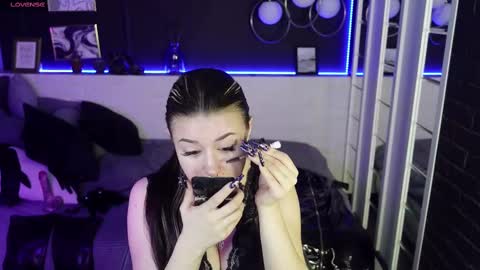 Snapshot of lily_moonlight chatting on February 20, 7:34 am Lily online show from February 20, 7:34 am