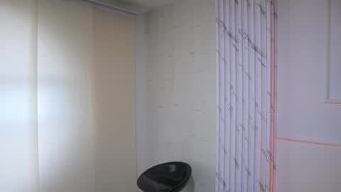 Lily Lauren online show from February 6, 1:25 pm