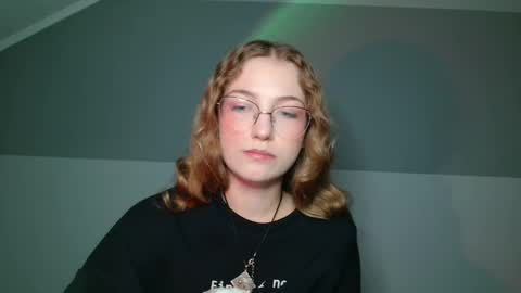 small lily online show from February 4, 6:11 pm