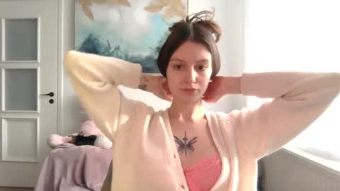 lilycandy_ online show from February 12, 1:13 pm