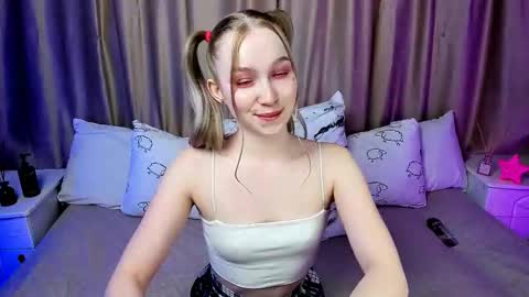 Snapshot of lilystarlight chatting on March 9, 3:54 am Lilian online show from March 9, 3:54 am