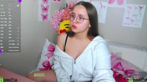 Lily online show from October 6, 1:50 pm