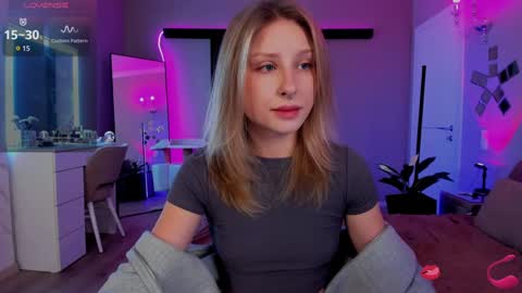 Snapshot of lilyvibe chatting on December 15, 6:04 pm Lily online show from December 15, 6:04 pm