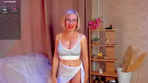 Snapshot of lina_bennet chatting on September 11, 3:18 am lina_bennet online show from September 11, 3:18 am