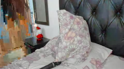 lina  online show from December 3, 10:07 pm