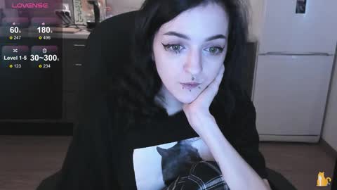 Lina 3  1715622743 online show from November 17, 7:42 am