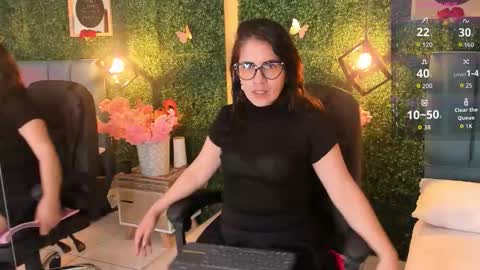Snapshot of linagh chatting on September 15, 12:46 pm Lina online show from September 15, 12:46 pm