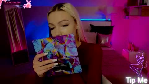 I am Lina online show from November 22, 1:47 pm