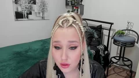 Snapshot of linatruly chatting on February 21, 9:43 pm Lina online show from February 21, 9:43 pm