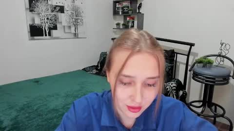 Snapshot of linatruly chatting on March 4, 8:16 pm Lina online show from March 4, 8:16 pm