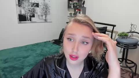 Snapshot of linatruly chatting on February 1, 8:37 pm Lina online show from February 1, 8:37 pm