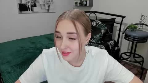 Snapshot of linatruly chatting on February 9, 9:06 pm Lina online show from February 9, 9:06 pm