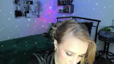 Snapshot of linatruly chatting on January 22, 9:33 pm Lina online show from January 22, 9:33 pm