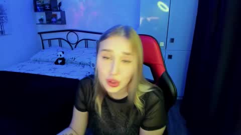 Snapshot of linatruly chatting on October 16, 9:50 pm Lina online show from October 16, 9:50 pm