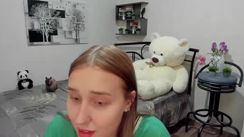 Snapshot of linatruly chatting on March 11, 9:15 pm Lina online show from March 11, 9:15 pm
