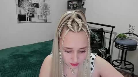 Snapshot of linatruly chatting on February 19, 8:52 pm Lina online show from February 19, 8:52 pm