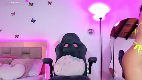 Lincy Rios  online show from March 8, 3:33 pm