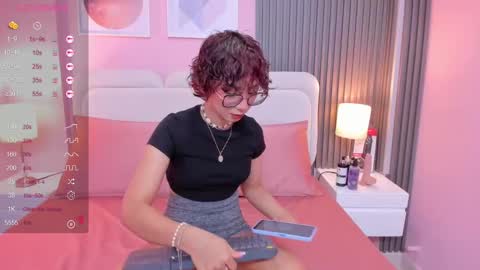 Snapshot of linda_sofi__ chatting on February 12, 8:07 pm linda_sofi__ online show from February 12, 8:07 pm