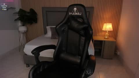 L I N D A online show from February 8, 2:15 am