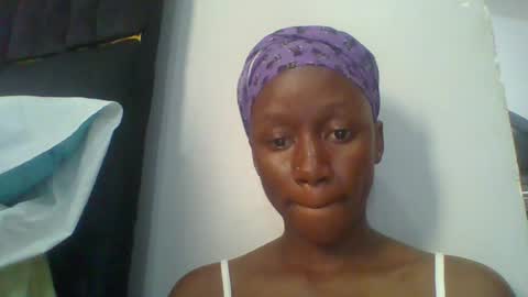 lindalovebird online show from June 16, 12:50 pm