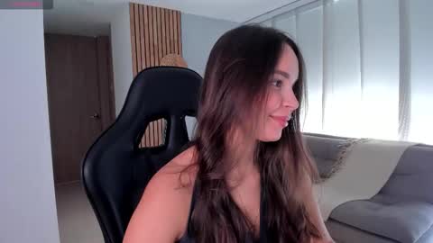 Snapshot of lindseyhallx chatting on September 21, 7:45 pm call me annie online show from September 21, 7:45 pm