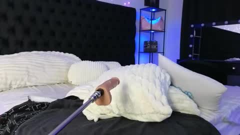 Snapshot of lindseysexii chatting on February 24, 2:14 pm Lindzay online show from February 24, 2:14 pm