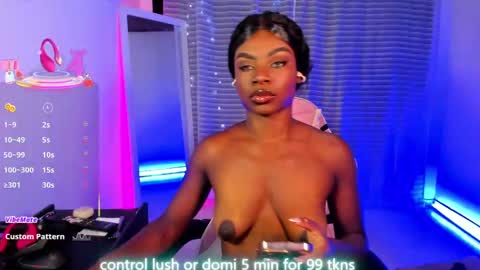 Snapshot of linsyadams chatting on September 11, 3:51 am online show from September 11, 3:51 am