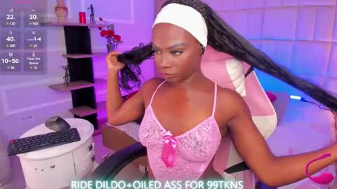 Snapshot of linsyadams chatting on February 14, 9:10 pm online show from February 14, 9:10 pm