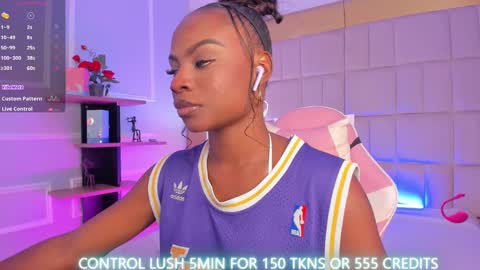 Snapshot of linsyadams chatting on December 20, 7:50 pm online show from December 20, 7:50 pm
