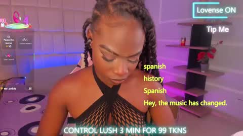 Snapshot of linsyadams chatting on February 27, 8:53 pm online show from February 27, 8:53 pm