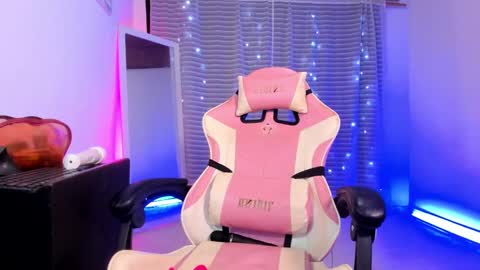 Snapshot of linsyadams chatting on September 18, 11:58 pm online show from September 18, 11:58 pm
