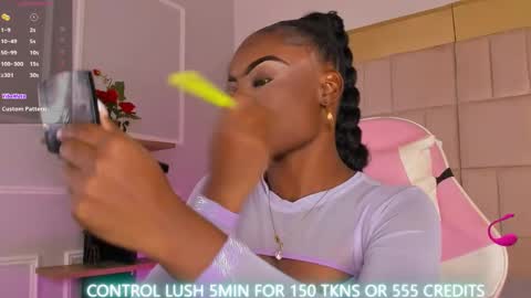 Snapshot of linsyadams chatting on December 21, 8:00 pm online show from December 21, 8:00 pm