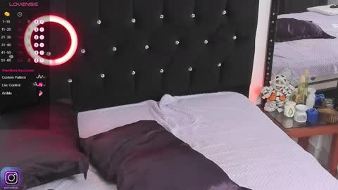 lips_sarasofia online show from October 31, 10:30 am