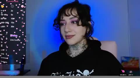 Snapshot of lisa_avila_ chatting on January 4, 1:10 am Lisa online show from January 4, 1:10 am