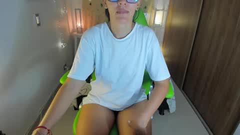 Lisa  online show from October 31, 6:56 pm