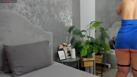 lisacroft online show from February 14, 7:43 am