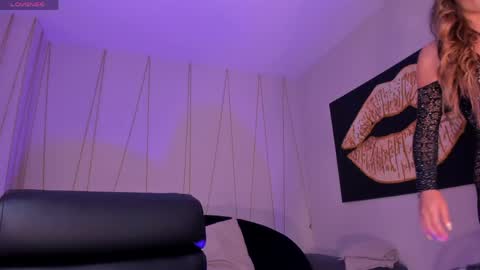 Lisa  Flowers online show from April 20, 11:35 am