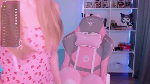 Snapshot of lissa__fox chatting on September 18, 1:53 pm lissa online show from September 18, 1:53 pm