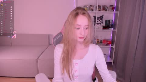 Snapshot of lissa__fox chatting on October 19, 1:13 pm lissa online show from October 19, 1:13 pm