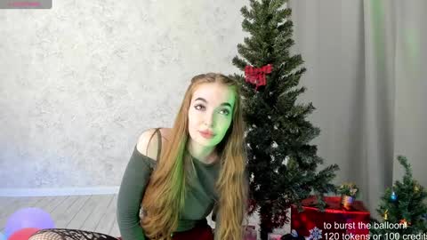 Snapshot of lissacain chatting on December 4, 3:32 pm Lissa online show from December 4, 3:32 pm