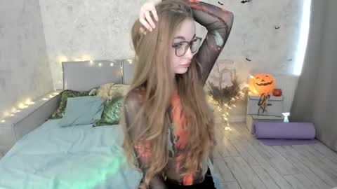 Snapshot of lissacain chatting on October 13, 8:39 am Lissa online show from October 13, 8:39 am