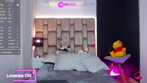 Snapshot of little__sophie18 chatting on February 27, 8:31 pm Sophie ---- connected from 1400 to 2100 Colombia time online show from February 27, 8:31 pm