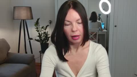 Nicole online show from November 11, 12:02 pm