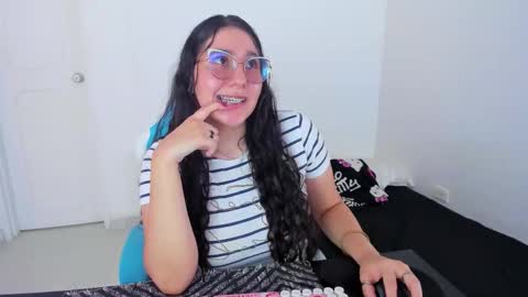 Laire  online show from November 22, 8:00 pm