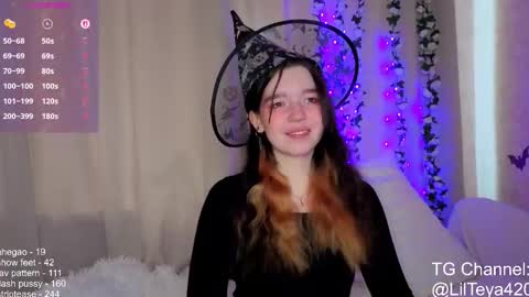 Snapshot of little_teya chatting on October 14, 9:56 am little Teya online show from October 14, 9:56 am
